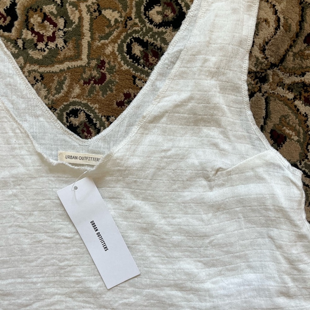 UO White Flowy Crop top